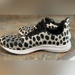 Athletic Works animal print sneaker. Worn 3 times. Women’s size 9